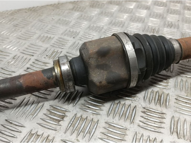 Recambio de transmision delantera derecha para citroën c4 cactus live referencia OEM IAM 9677477180  