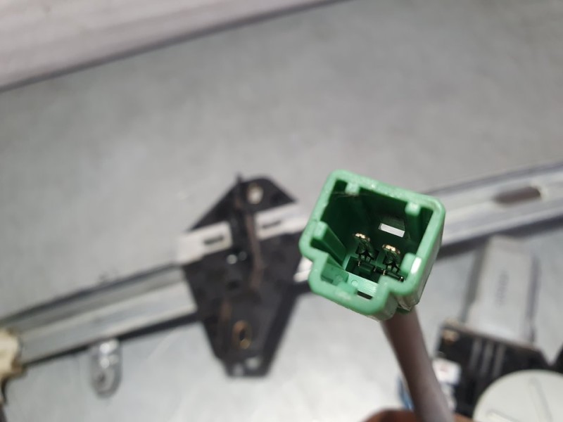 Recambio de elevalunas delantero derecho para honda cr-v (rd8) es referencia OEM IAM SIN REF  ELECTRICO 2 PINES