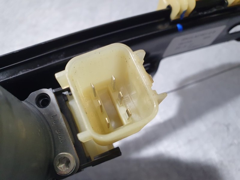 Recambio de elevalunas trasero izquierdo para ford ecosport (cr6) trend referencia OEM IAM GN15A27001EB FOMOCO ELECTRICO 6 PINES