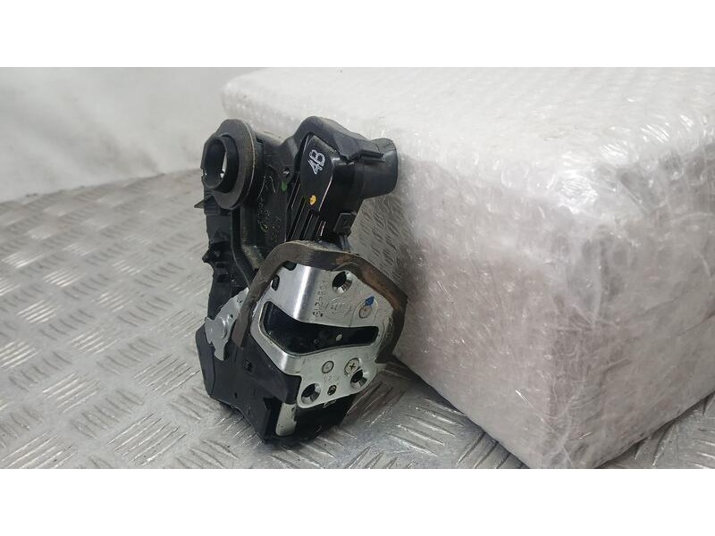 Recambio de cerradura puerta delantera derecha para toyota avensis (t27) advance referencia OEM IAM 6903005130 A084219 