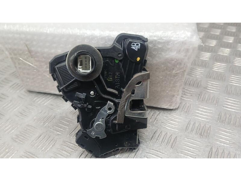 Recambio de cerradura puerta delantera derecha para toyota avensis (t27) advance referencia OEM IAM 6903005130 A084219 