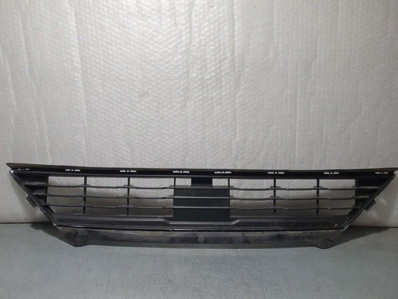 Recambio de rejilla central paragolpes para ford fiesta (ce1) st-line referencia OEM IAM 2353035  INFERIOR