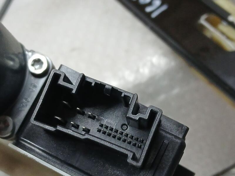 Recambio de elevalunas delantero izquierdo para seat arona style edition referencia OEM IAM 6F9837461A 14 PINS ELECTRICO