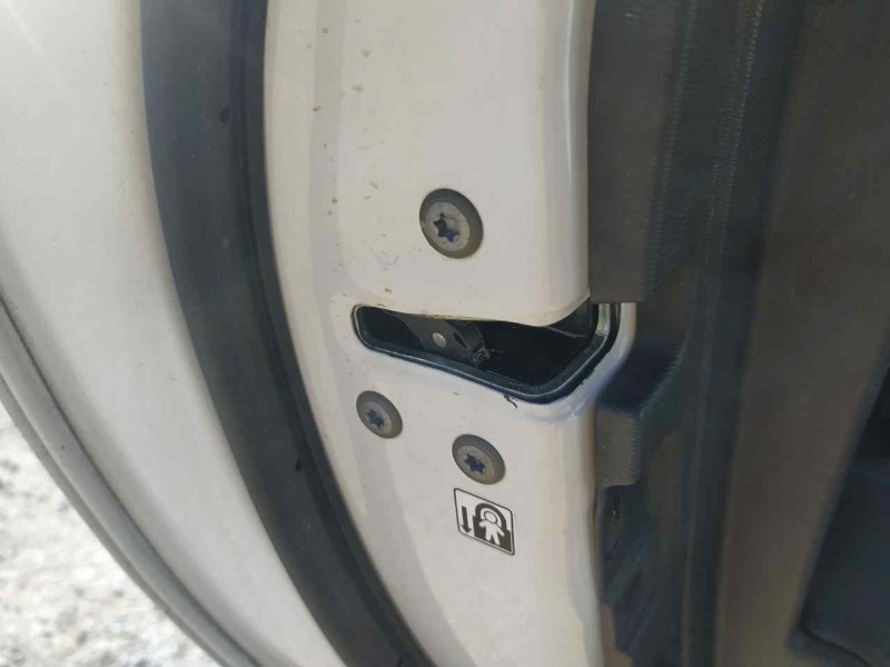 Recambio de cerradura puerta trasera izquierda para toyota avensis (t27) advance referencia OEM IAM 6906005050 MONTADO EN PUERTA