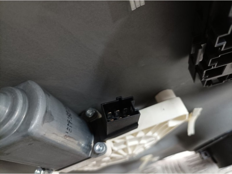 Recambio de elevalunas trasero derecho para mercedes-benz clase b (w245) b 160 (245.231) referencia OEM IAM A1697301679 98950091