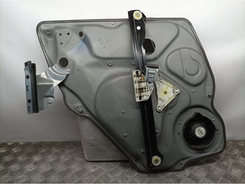 Recambio de elevalunas trasero derecho para mercedes-benz clase b (w245) b 160 (245.231) referencia OEM IAM A1697301679 98950091