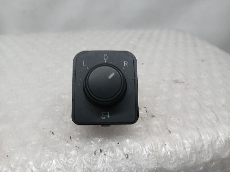 Recambio de mando elevalunas delantero izquierdo para seat arona style edition referencia OEM IAM 5G0959857  