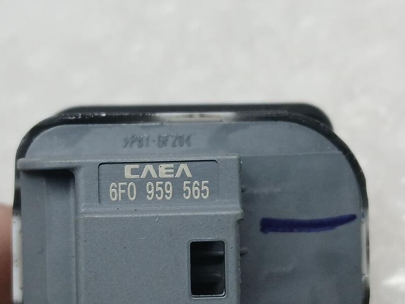 Recambio de mando elevalunas delantero izquierdo para seat arona style edition referencia OEM IAM 5G0959857  