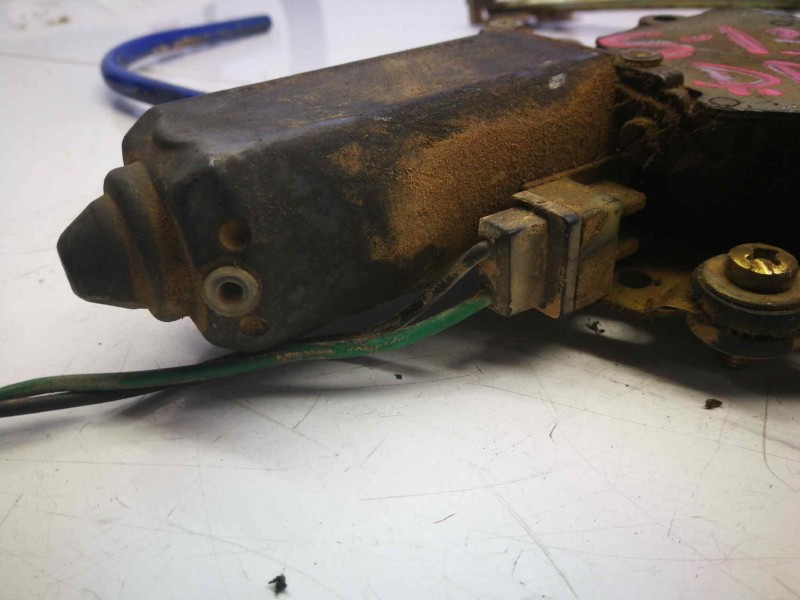 Recambio de elevalunas delantero derecho para seat 131 supermirafiori referencia OEM IAM   2 PINS