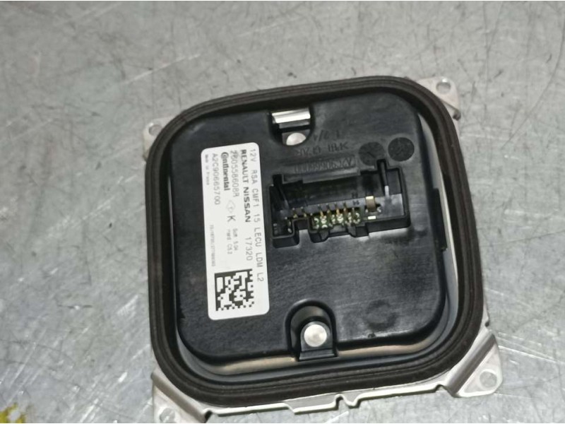Recambio de centralita faro para renault captur zen referencia OEM IAM 260558608R A2C90665700 CONTINENTAL