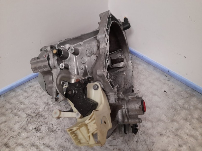 Recambio de caja cambios para citroën c-elysée exclusive referencia OEM IAM 20ET30 9514599B 5VELOCIDADES