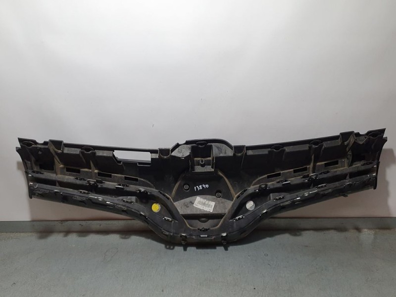 Recambio de rejilla delantera para renault kangoo profesional referencia OEM IAM 623829154R  ROZADA PATA ROTA
