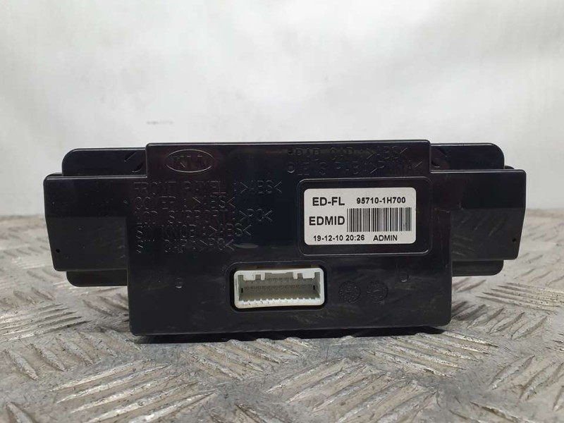 Recambio de pantalla multifuncion para kia cee´d drive referencia OEM IAM 957101H700  