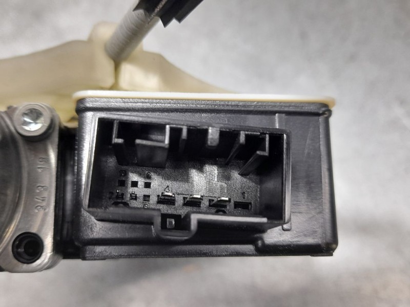 Recambio de elevalunas trasero derecho para volkswagen polo advance referencia OEM IAM 2G6839462C  ELECTRICO 5 PINES