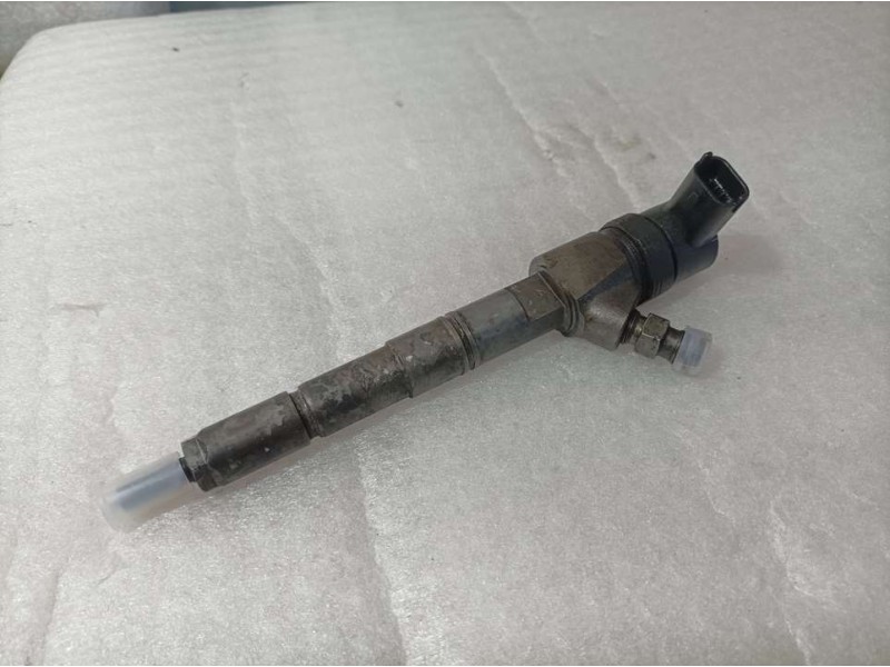 Recambio de inyector para opel insignia sports tourer selective referencia OEM IAM 0445110327  BOSCH