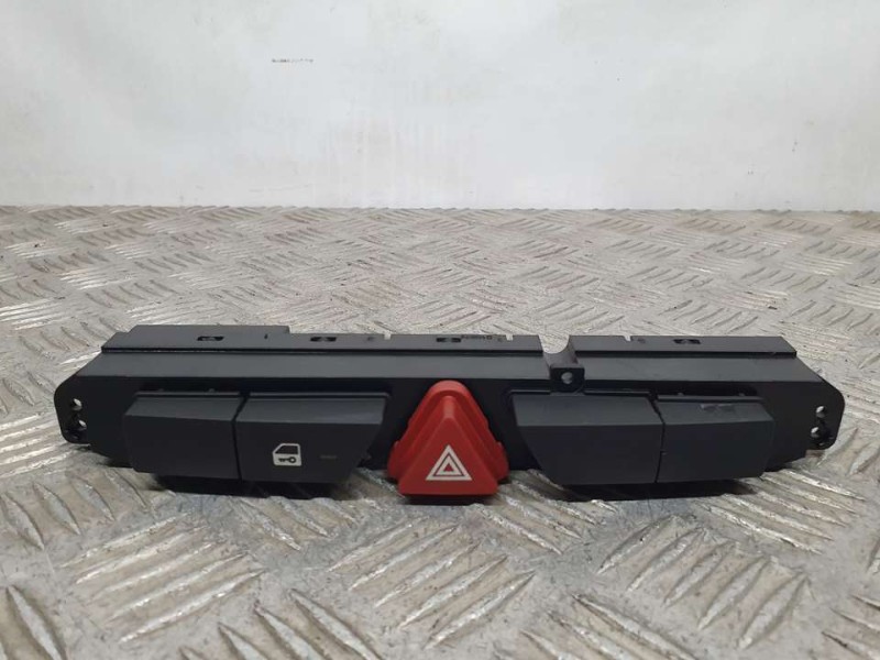 Recambio de warning para kia cee´d drive referencia OEM IAM 937001H000 202006302 202009257