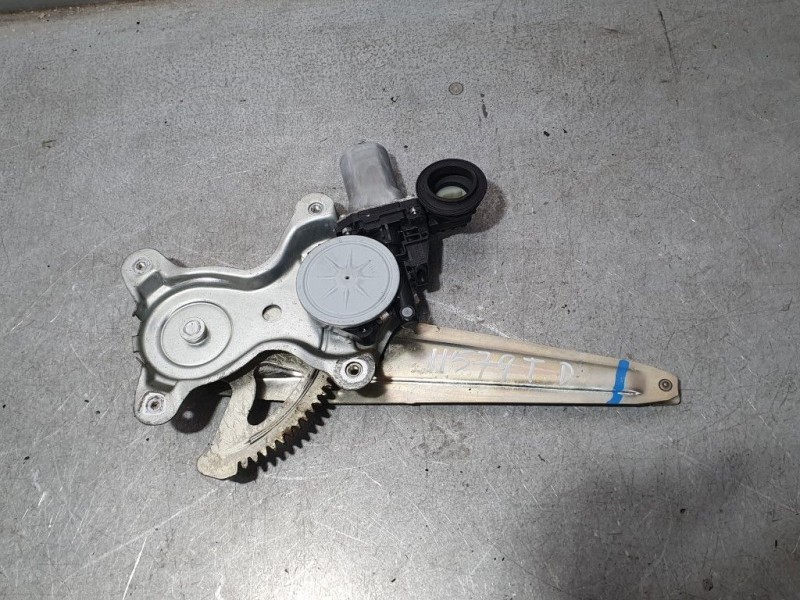 Recambio de elevalunas trasero derecho para lexus is200 (ds2/is2) 220d referencia OEM IAM 620401770  DENSO ELECTRICO 6 PINS