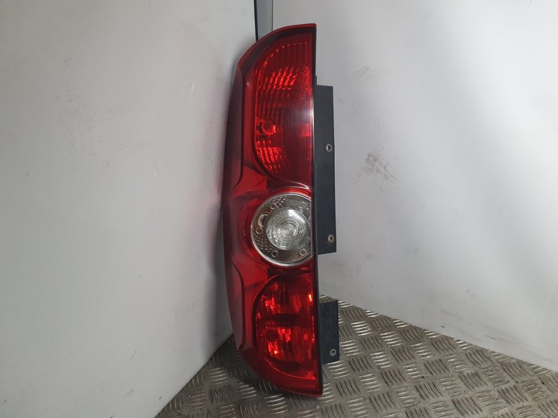 Recambio de piloto trasero izquierdo para fiat doblo ii cargo (263) furgón base referencia OEM IAM 02038099900010  