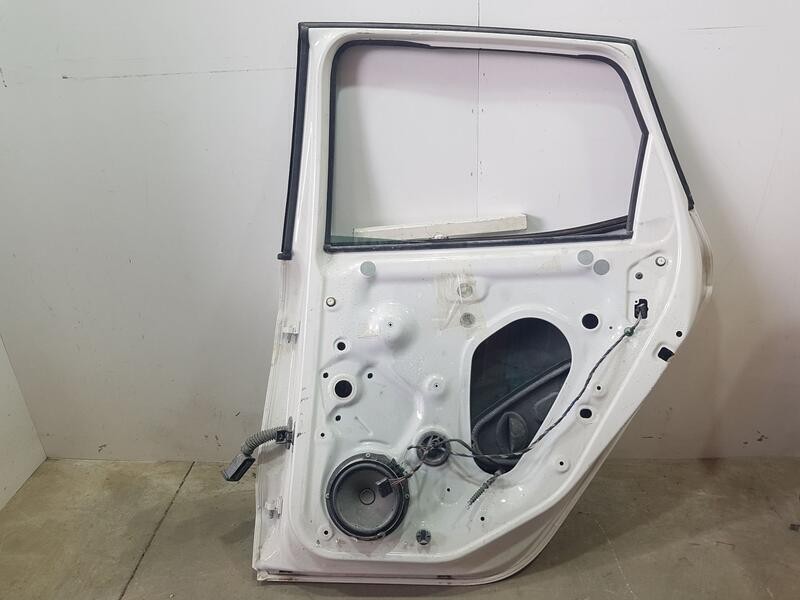Recambio de puerta trasera derecha para seat arona style edition referencia OEM IAM 6F9833052E  TOCADA