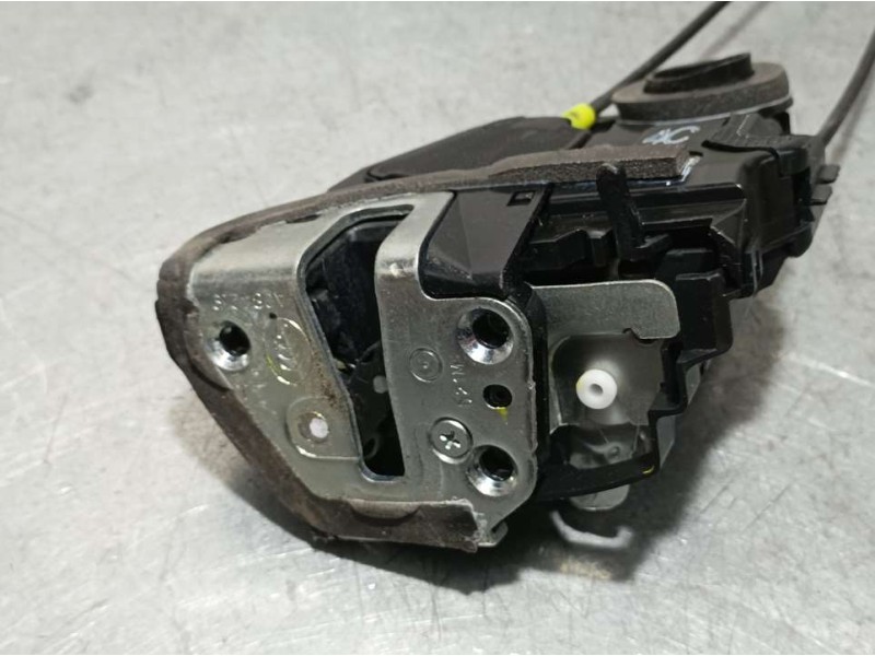 Recambio de cerradura puerta trasera izquierda para toyota auris active referencia OEM IAM A084219  ELECTRICA