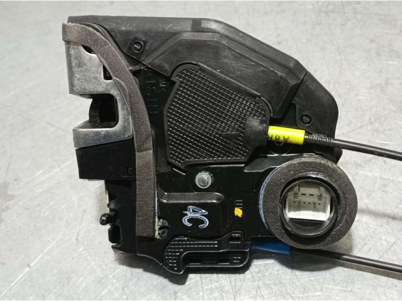 Recambio de cerradura puerta trasera izquierda para toyota auris active referencia OEM IAM A084219  ELECTRICA