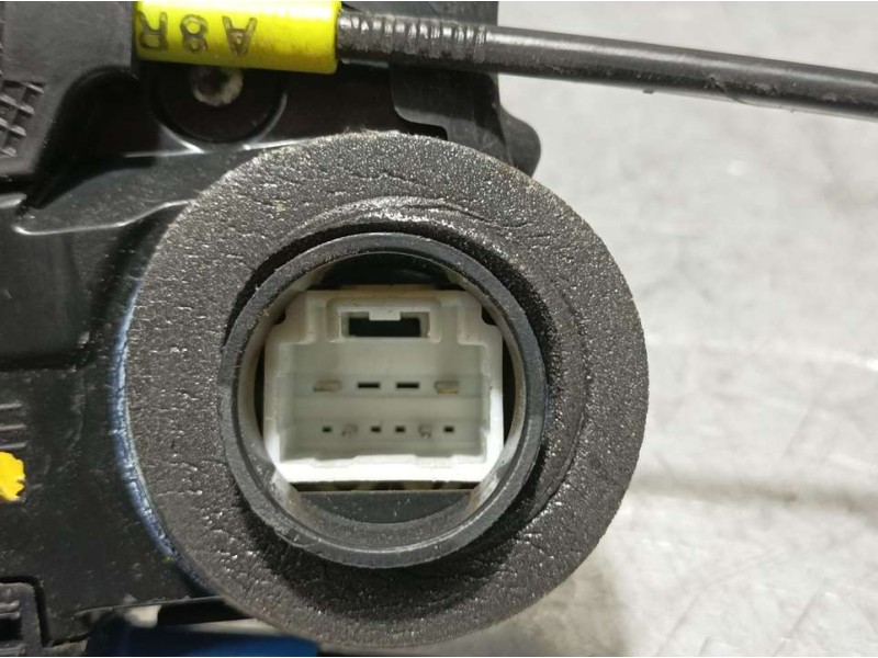 Recambio de cerradura puerta trasera izquierda para toyota auris active referencia OEM IAM A084219  ELECTRICA