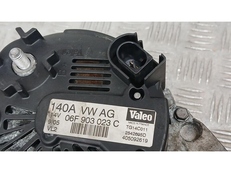 Recambio de alternador para volkswagen golf plus (5m1) trendline referencia OEM IAM 06F903023C VALEO 2542695D