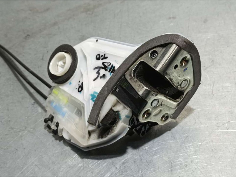 Recambio de cerradura puerta trasera derecha para toyota aygo x-cite referencia OEM IAM 6905002381  ELECTRICA
