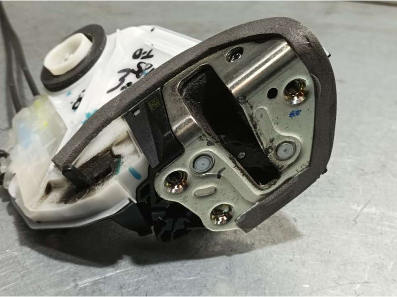 Recambio de cerradura puerta trasera derecha para toyota aygo x-cite referencia OEM IAM 6905002381  ELECTRICA