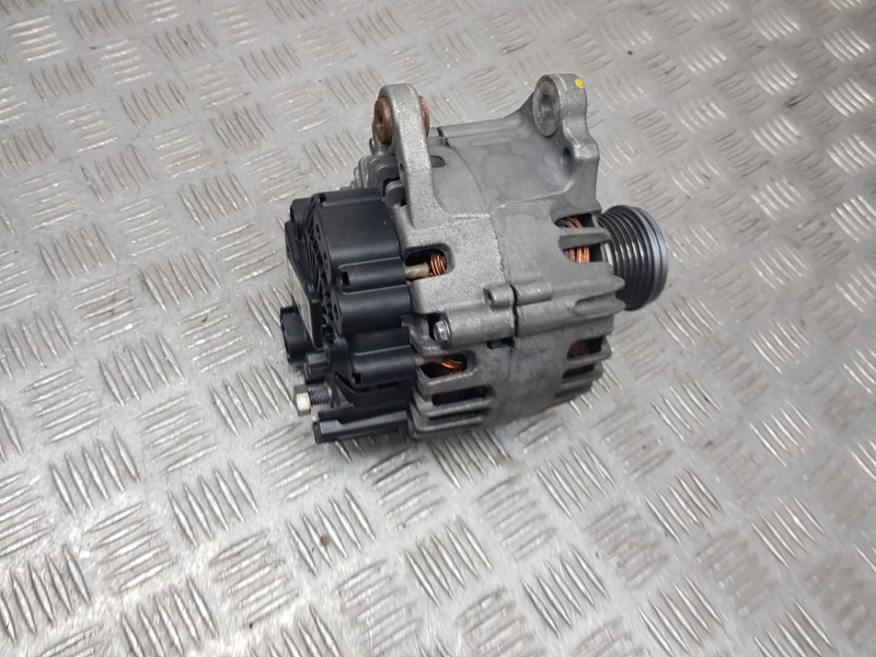 Recambio de alternador para volkswagen polo vi (aw1, bz1, ae1) 1.6 tdi referencia OEM IAM 04L903021C VALEO TG12C304