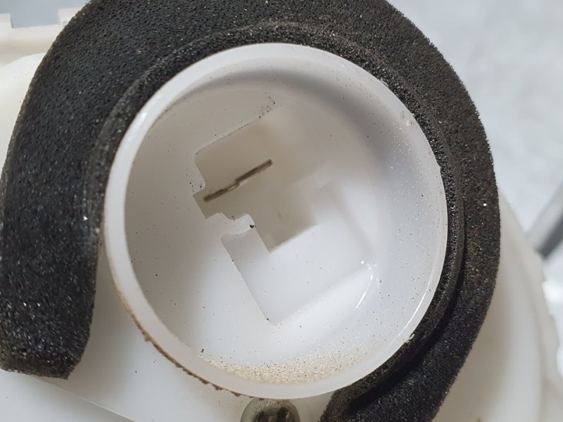 Recambio de cerradura puerta delantera derecha para suzuki vitara 1.6 ddis comfort 4x4 referencia OEM IAM 8220154P20  2 PINES