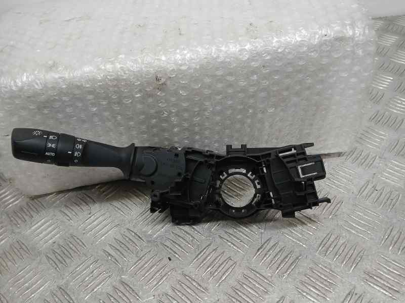 Recambio de mando luces para toyota auris active referencia OEM IAM 0272017F852  