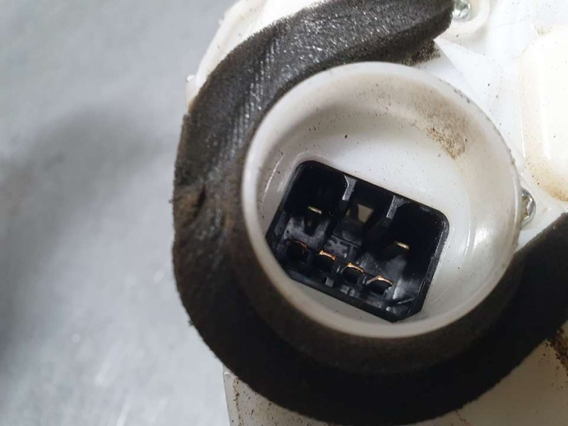 Recambio de cerradura puerta delantera izquierda para suzuki vitara 1.6 ddis comfort 4x4 referencia OEM IAM 8220254P00  6 PINES