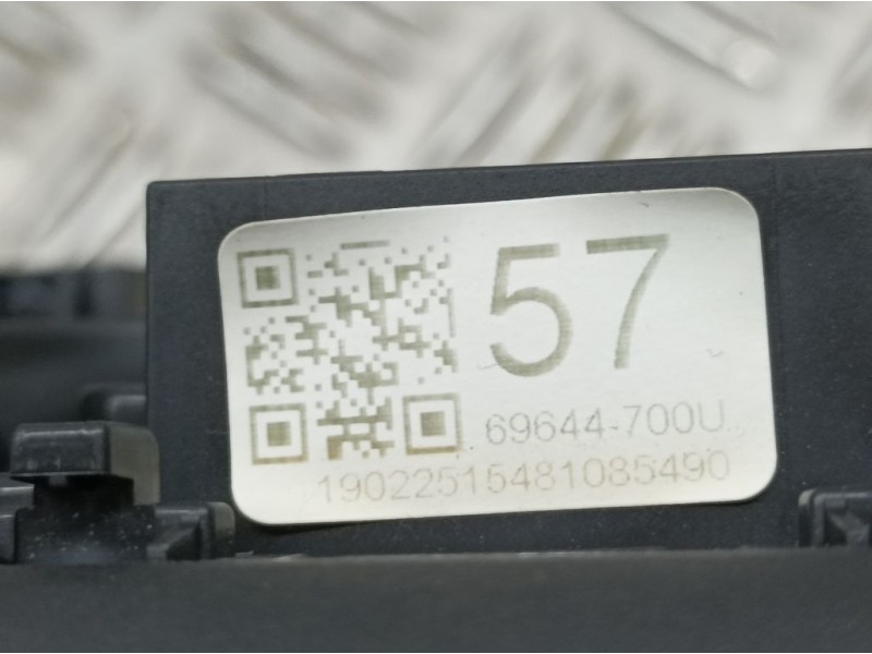 Recambio de cuadro instrumentos para toyota aygo x-cite referencia OEM IAM 69644700U  