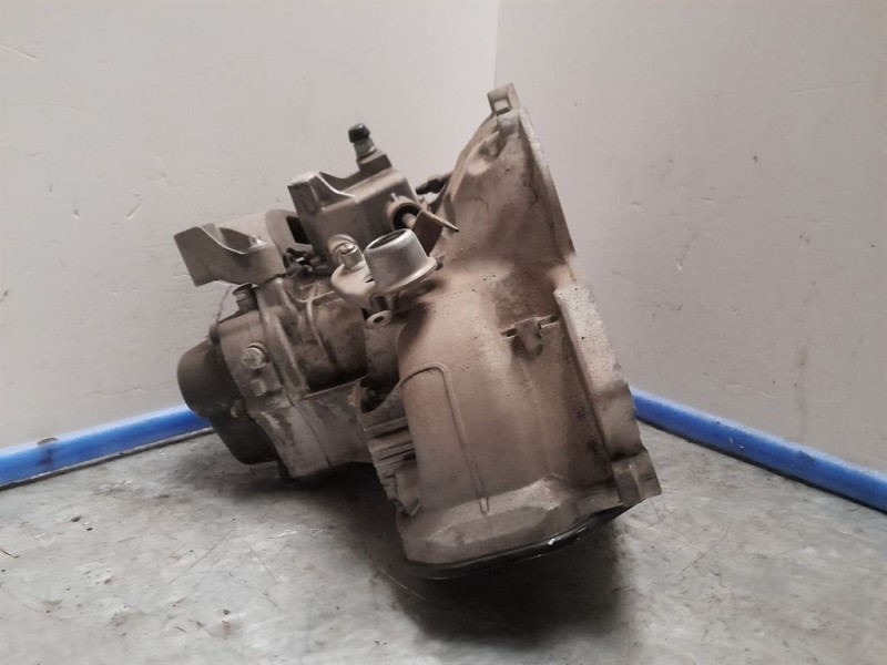 Recambio de caja cambios para opel corsa d enjoy referencia OEM IAM F13C418 B081941042 5VELOCIDADES
