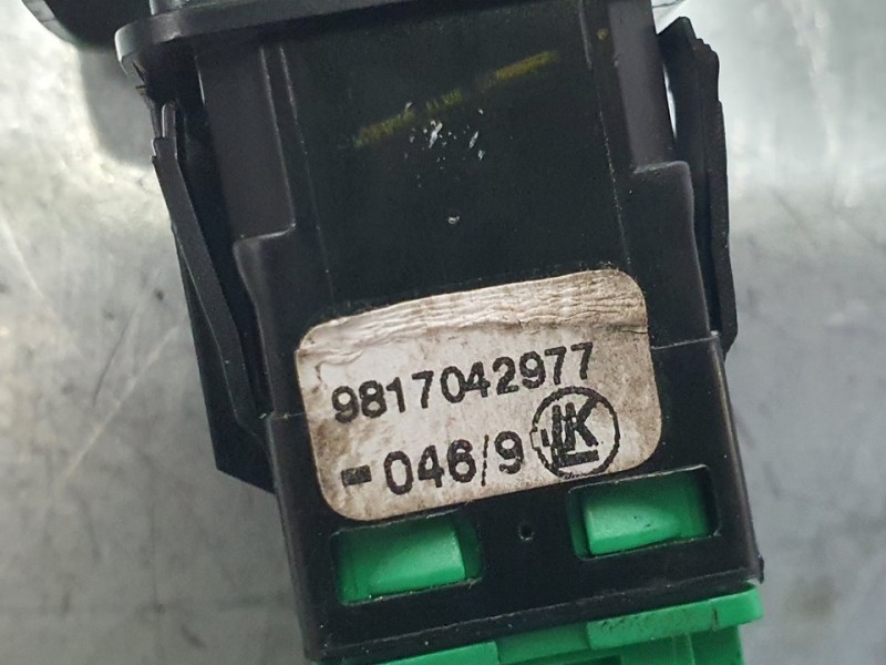 Recambio de interruptor para citroën berlingo live m referencia OEM IAM 9817042977  