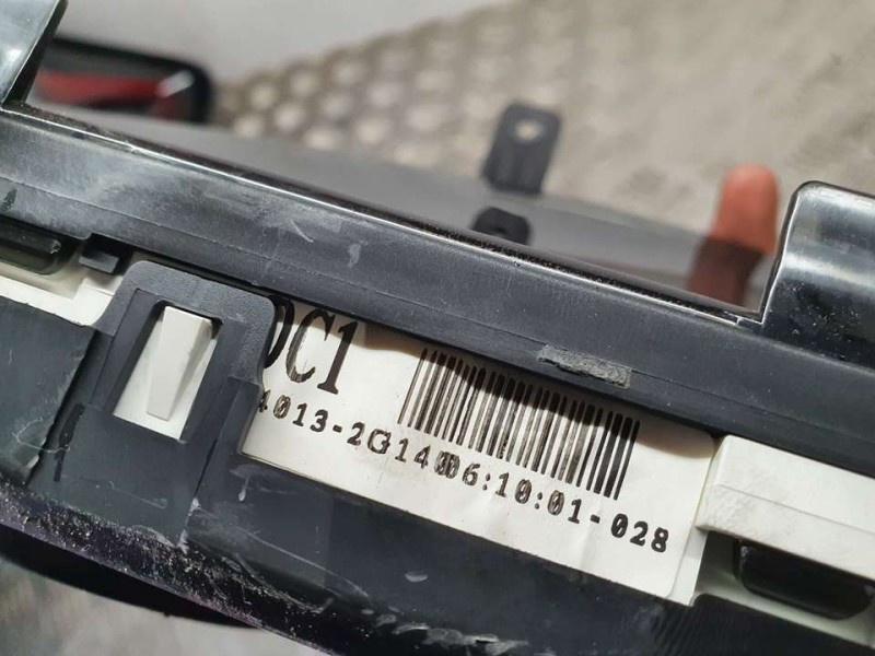 Recambio de cuadro instrumentos para kia magentis active referencia OEM IAM 40132G14  TOCADO