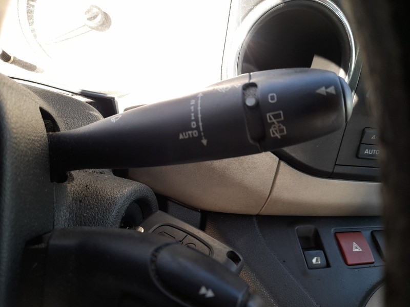 Recambio de mando luces y limpia para peugeot partner tepee 1.6 hdi referencia OEM IAM 624303  