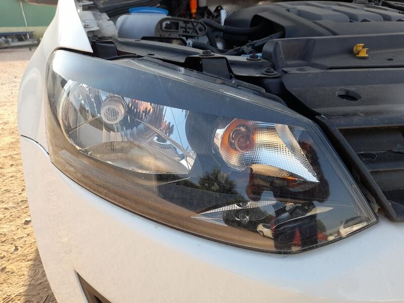 Recambio de faro derecho para volkswagen polo v (6r1, 6c1) 1.2 tdi referencia OEM IAM 6R1941016E  