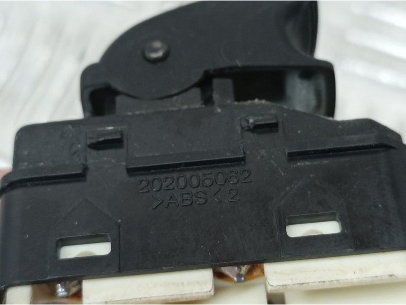 Recambio de mando elevalunas delantero izquierdo para chevrolet aveo ls 5 p referencia OEM IAM 202005062  