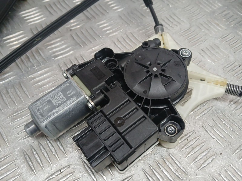 Recambio de elevalunas delantero izquierdo para volkswagen polo vi (aw1, bz1, ae1) 1.6 tdi referencia OEM IAM 2G4837461B ELECTRI