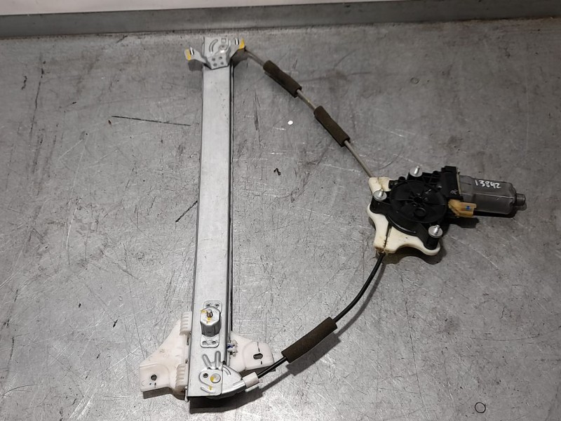 Recambio de elevalunas delantero derecho para hyundai i20 classic referencia OEM IAM 82404C7010  ELECTRICO 2 PINES