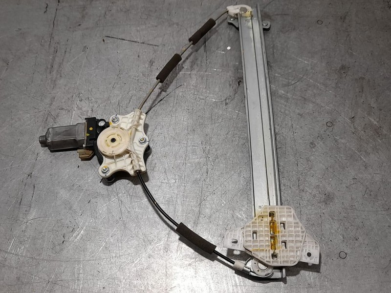 Recambio de elevalunas delantero derecho para hyundai i20 classic referencia OEM IAM 82404C7010  ELECTRICO 2 PINES