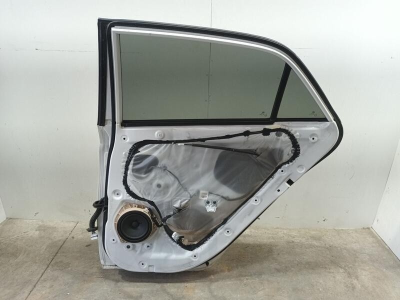 Recambio de puerta trasera derecha para hyundai i20 trend referencia OEM IAM 77004C8000  TOCADA