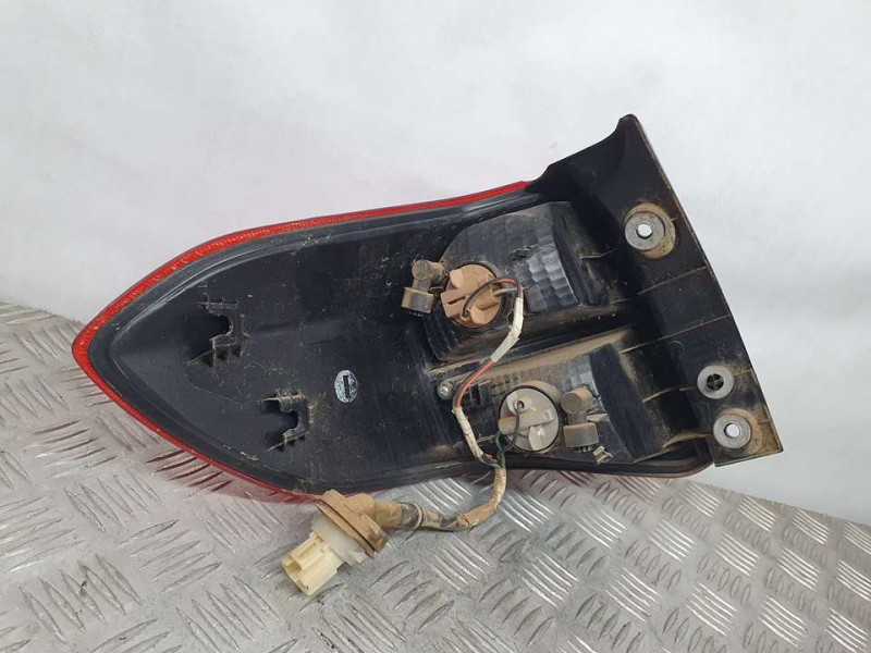 Recambio de piloto trasero derecho para suzuki vitara 1.6 ddis comfort 4x4 referencia OEM IAM 22018097 KOITO EXTERIOR