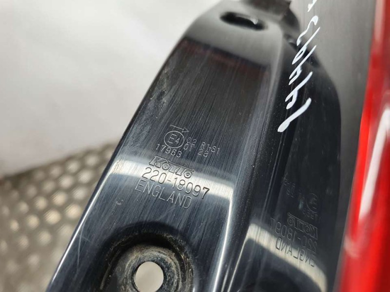 Recambio de piloto trasero derecho para suzuki vitara 1.6 ddis comfort 4x4 referencia OEM IAM 22018097 KOITO EXTERIOR