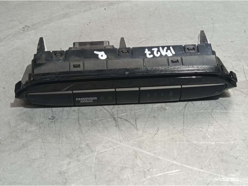 Recambio de modulo electronico para hyundai i20 essence referencia OEM IAM 93700C8030  PANTALLA DE AIRBAG PASAJEROS