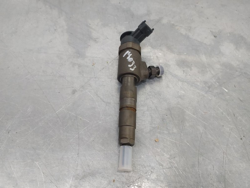 Recambio de inyector para peugeot 208 access referencia OEM IAM 0445110566  BOSCH