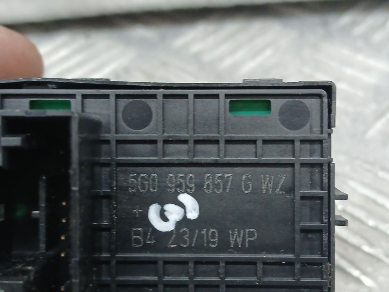 Recambio de mando elevalunas delantero izquierdo para volkswagen polo vi (aw1, bz1, ae1) 1.6 tdi referencia OEM IAM 5G0959857G  