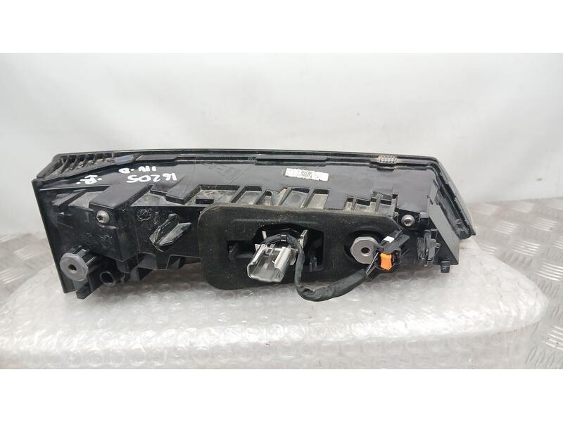 Recambio de piloto trasero derecho interior para peugeot 308 style referencia OEM IAM 9835300580  INTERIOR